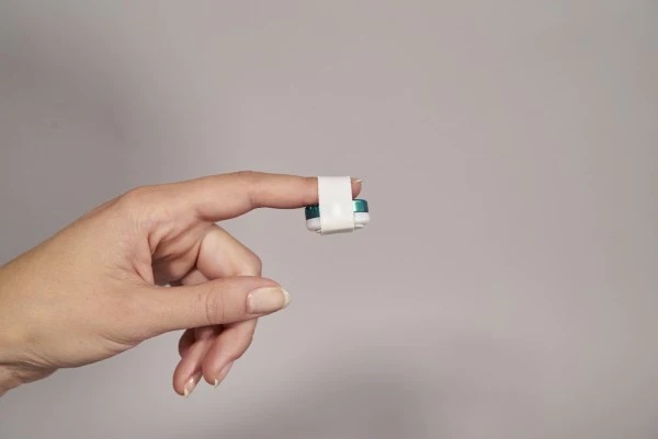 EctosenseDevice on finger