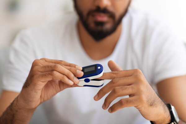 man using pulse oximeter